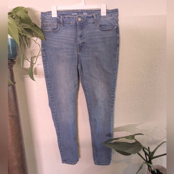 Old Navy High-Rise Rockstar Super Skinny Jeans SZ 14 Short w/ Secret Slim Pocket - Picture 1 of 4